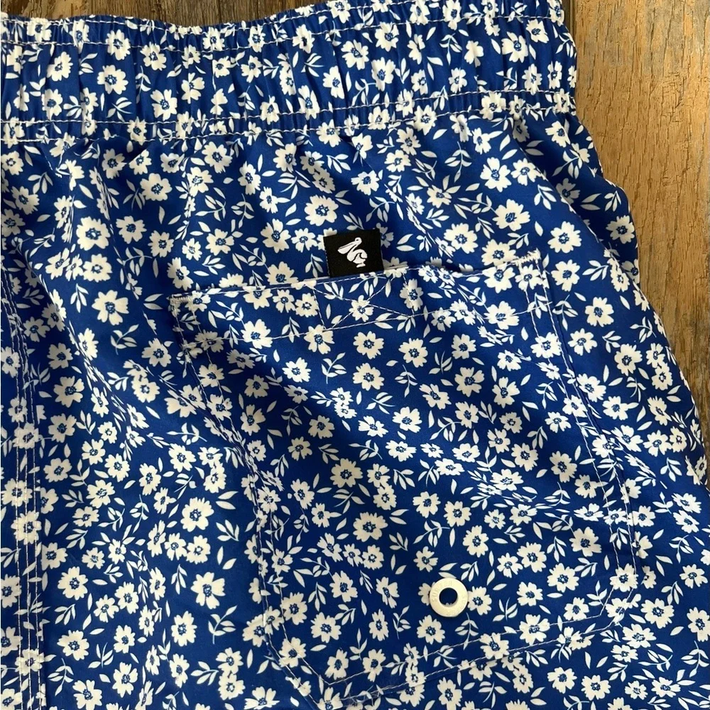 Men’s Blue & White Patterned Swim Trunks w/ Elastic Waistband Drawstring Size L